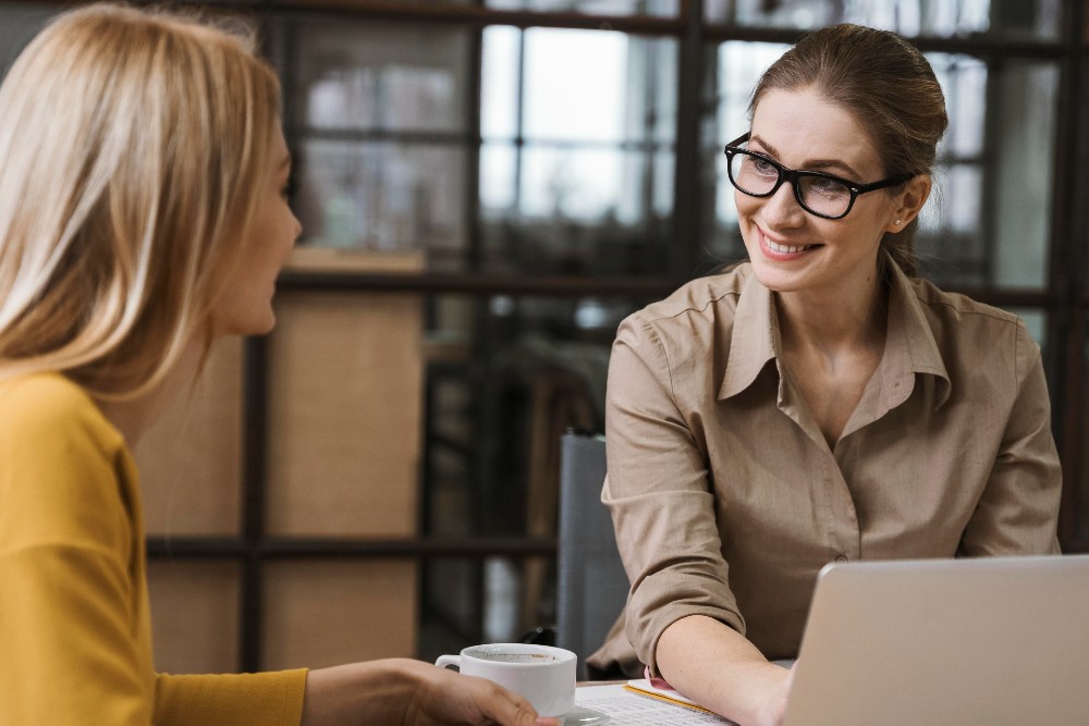 Grado en ADE, Comercio ; CFGS rama Administración y Finanzas o afines